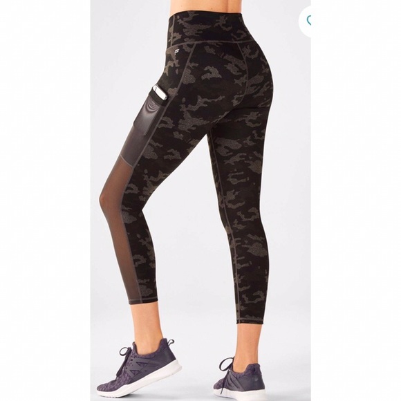 Fabletics high waisted camo leggings with pockets - Picture 2 of 13